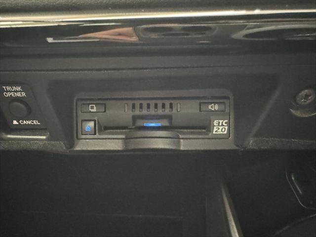 クラウンハイブリッド Ｇ　レーダークルーズコントロール　衝突軽減ブレーキ　フルセグＴＶ　Ｂｌｕｅｔｏｏｔｈ　バックカメラ　シートヒーター　シートエアコン　本革シート　パワーシート　禁煙車　ＬＥＤヘッドライト　スマートキー（49枚目）