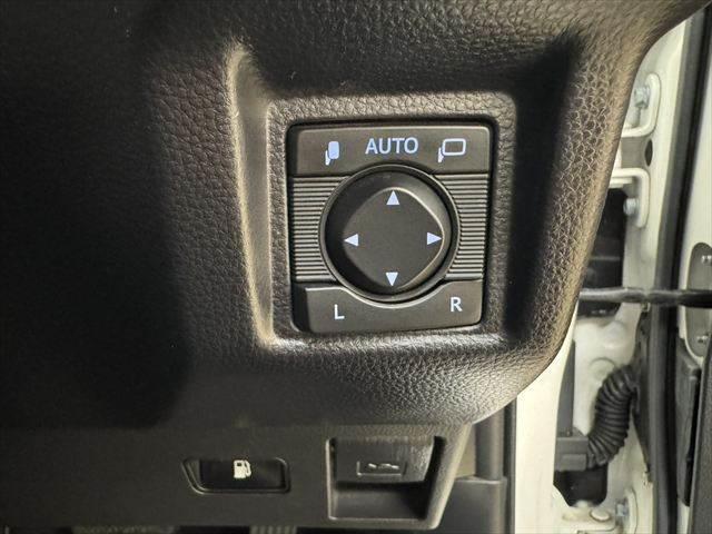 クラウンハイブリッド Ｇ　レーダークルーズコントロール　衝突軽減ブレーキ　フルセグＴＶ　Ｂｌｕｅｔｏｏｔｈ　バックカメラ　シートヒーター　シートエアコン　本革シート　パワーシート　禁煙車　ＬＥＤヘッドライト　スマートキー（54枚目）