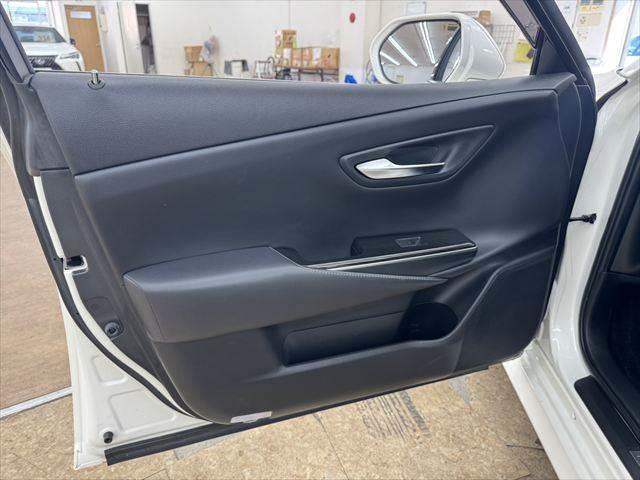 クラウンハイブリッド Ｇ　レーダークルーズコントロール　衝突軽減ブレーキ　フルセグＴＶ　Ｂｌｕｅｔｏｏｔｈ　バックカメラ　シートヒーター　シートエアコン　本革シート　パワーシート　禁煙車　ＬＥＤヘッドライト　スマートキー（64枚目）