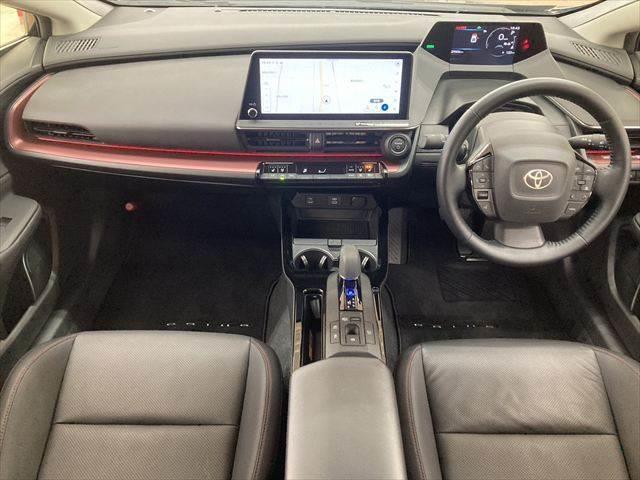 プリウス Ｚ　禁煙車　ガラスルーフ　デジタルインナーミラー　１２．３インチディスプレイオーディオ　全周囲カメラ　レーダークルーズコントロール　Ｂｌｕｅｔｏｏｔｈ　電動リアゲート　シートヒーター　４ＷＤ　寒冷地仕様（3枚目）