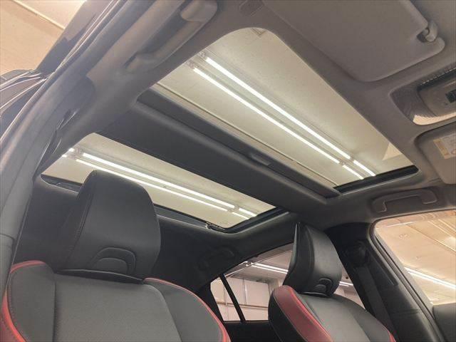 プリウス Ｚ　禁煙車　ガラスルーフ　デジタルインナーミラー　１２．３インチディスプレイオーディオ　全周囲カメラ　レーダークルーズコントロール　Ｂｌｕｅｔｏｏｔｈ　電動リアゲート　シートヒーター　４ＷＤ　寒冷地仕様（8枚目）