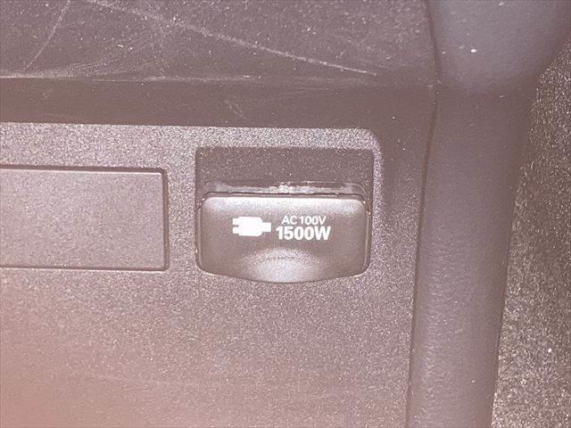 プリウス Ｚ　禁煙車　ガラスルーフ　デジタルインナーミラー　１２．３インチディスプレイオーディオ　全周囲カメラ　レーダークルーズコントロール　Ｂｌｕｅｔｏｏｔｈ　電動リアゲート　シートヒーター　４ＷＤ　寒冷地仕様（9枚目）