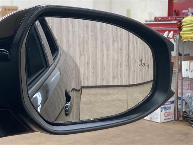 プリウス Ｚ　禁煙車　ガラスルーフ　デジタルインナーミラー　１２．３インチディスプレイオーディオ　全周囲カメラ　レーダークルーズコントロール　Ｂｌｕｅｔｏｏｔｈ　電動リアゲート　シートヒーター　４ＷＤ　寒冷地仕様（10枚目）