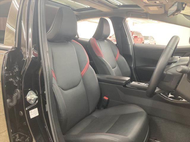 プリウス Ｚ　禁煙車　ガラスルーフ　デジタルインナーミラー　１２．３インチディスプレイオーディオ　全周囲カメラ　レーダークルーズコントロール　Ｂｌｕｅｔｏｏｔｈ　電動リアゲート　シートヒーター　４ＷＤ　寒冷地仕様（11枚目）