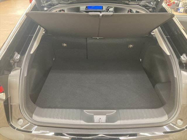 プリウス Ｚ　禁煙車　ガラスルーフ　デジタルインナーミラー　１２．３インチディスプレイオーディオ　全周囲カメラ　レーダークルーズコントロール　Ｂｌｕｅｔｏｏｔｈ　電動リアゲート　シートヒーター　４ＷＤ　寒冷地仕様（13枚目）