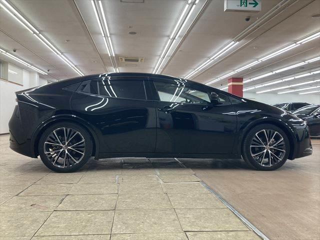 プリウス Ｚ　禁煙車　ガラスルーフ　デジタルインナーミラー　１２．３インチディスプレイオーディオ　全周囲カメラ　レーダークルーズコントロール　Ｂｌｕｅｔｏｏｔｈ　電動リアゲート　シートヒーター　４ＷＤ　寒冷地仕様（19枚目）