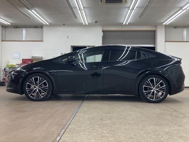 プリウス Ｚ　禁煙車　ガラスルーフ　デジタルインナーミラー　１２．３インチディスプレイオーディオ　全周囲カメラ　レーダークルーズコントロール　Ｂｌｕｅｔｏｏｔｈ　電動リアゲート　シートヒーター　４ＷＤ　寒冷地仕様（23枚目）