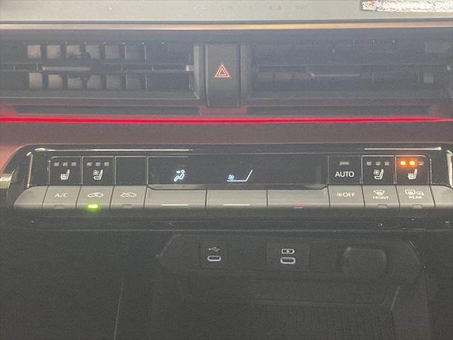 プリウス Ｚ　禁煙車　ガラスルーフ　デジタルインナーミラー　１２．３インチディスプレイオーディオ　全周囲カメラ　レーダークルーズコントロール　Ｂｌｕｅｔｏｏｔｈ　電動リアゲート　シートヒーター　４ＷＤ　寒冷地仕様（37枚目）