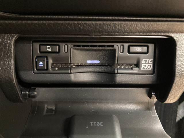 プリウス Ｚ　禁煙車　ガラスルーフ　デジタルインナーミラー　１２．３インチディスプレイオーディオ　全周囲カメラ　レーダークルーズコントロール　Ｂｌｕｅｔｏｏｔｈ　電動リアゲート　シートヒーター　４ＷＤ　寒冷地仕様（39枚目）