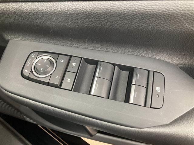 プリウス Ｚ　禁煙車　ガラスルーフ　デジタルインナーミラー　１２．３インチディスプレイオーディオ　全周囲カメラ　レーダークルーズコントロール　Ｂｌｕｅｔｏｏｔｈ　電動リアゲート　シートヒーター　４ＷＤ　寒冷地仕様（40枚目）