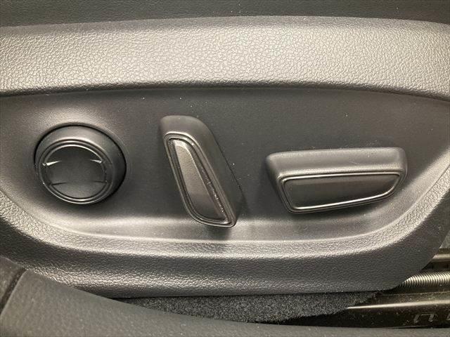 プリウス Ｚ　禁煙車　ガラスルーフ　デジタルインナーミラー　１２．３インチディスプレイオーディオ　全周囲カメラ　レーダークルーズコントロール　Ｂｌｕｅｔｏｏｔｈ　電動リアゲート　シートヒーター　４ＷＤ　寒冷地仕様（41枚目）