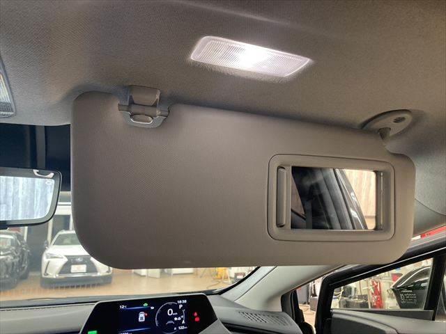 プリウス Ｚ　禁煙車　ガラスルーフ　デジタルインナーミラー　１２．３インチディスプレイオーディオ　全周囲カメラ　レーダークルーズコントロール　Ｂｌｕｅｔｏｏｔｈ　電動リアゲート　シートヒーター　４ＷＤ　寒冷地仕様（44枚目）