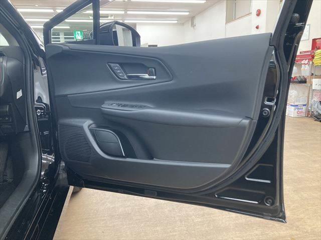 プリウス Ｚ　禁煙車　ガラスルーフ　デジタルインナーミラー　１２．３インチディスプレイオーディオ　全周囲カメラ　レーダークルーズコントロール　Ｂｌｕｅｔｏｏｔｈ　電動リアゲート　シートヒーター　４ＷＤ　寒冷地仕様（46枚目）