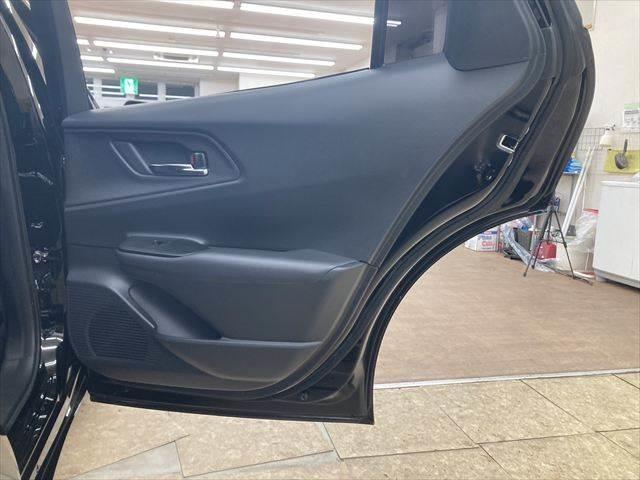 プリウス Ｚ　禁煙車　ガラスルーフ　デジタルインナーミラー　１２．３インチディスプレイオーディオ　全周囲カメラ　レーダークルーズコントロール　Ｂｌｕｅｔｏｏｔｈ　電動リアゲート　シートヒーター　４ＷＤ　寒冷地仕様（49枚目）