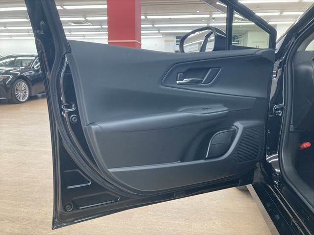 プリウス Ｚ　禁煙車　ガラスルーフ　デジタルインナーミラー　１２．３インチディスプレイオーディオ　全周囲カメラ　レーダークルーズコントロール　Ｂｌｕｅｔｏｏｔｈ　電動リアゲート　シートヒーター　４ＷＤ　寒冷地仕様（52枚目）
