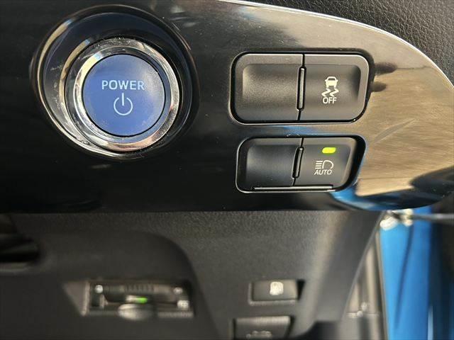 プリウス Ｓツーリングセレクション　純正ＳＤナビ　バックカメラ　Ｂｌｕｅｔｏｏｔｈ対応　シートヒーター　レーダークルーズコントロール　ＬＥＤヘッドライト　ＥＴＣ　衝突軽減ブレーキ　クリアランスソナー　オートハイビーム　スマートキー（7枚目）