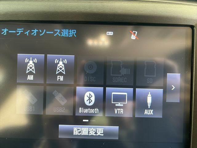 クラウンハイブリッド ロイヤルサルーン　純正ＳＤナビ　バックカメラ　ＬＥＤヘッドライト　ＥＴＣ　パワーシート　Ｂｌｕｅｔｏｏｔｈ対応　シートヒーター　盗難防止装置　スマートキー　電動格納ミラー　クルーズコントロール　フォグランプ（5枚目）