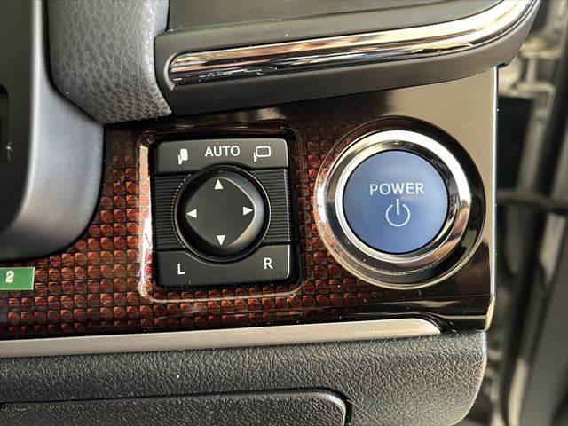 クラウンハイブリッド ロイヤルサルーン　純正ＳＤナビ　バックカメラ　ＬＥＤヘッドライト　ＥＴＣ　パワーシート　Ｂｌｕｅｔｏｏｔｈ対応　シートヒーター　盗難防止装置　スマートキー　電動格納ミラー　クルーズコントロール　フォグランプ（7枚目）