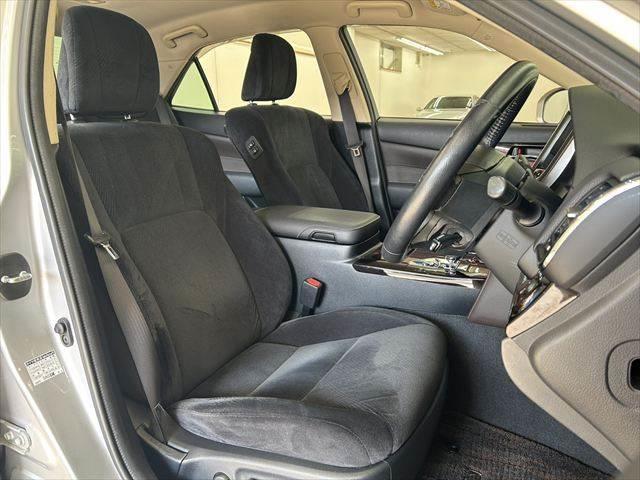 クラウンハイブリッド ロイヤルサルーン　純正ＳＤナビ　バックカメラ　ＬＥＤヘッドライト　ＥＴＣ　パワーシート　Ｂｌｕｅｔｏｏｔｈ対応　シートヒーター　盗難防止装置　スマートキー　電動格納ミラー　クルーズコントロール　フォグランプ（8枚目）