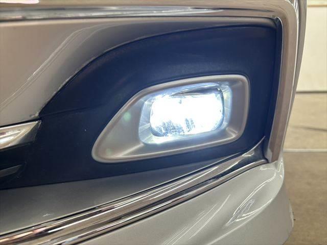 クラウンハイブリッド ロイヤルサルーン　純正ＳＤナビ　バックカメラ　ＬＥＤヘッドライト　ＥＴＣ　パワーシート　Ｂｌｕｅｔｏｏｔｈ対応　シートヒーター　盗難防止装置　スマートキー　電動格納ミラー　クルーズコントロール　フォグランプ（13枚目）