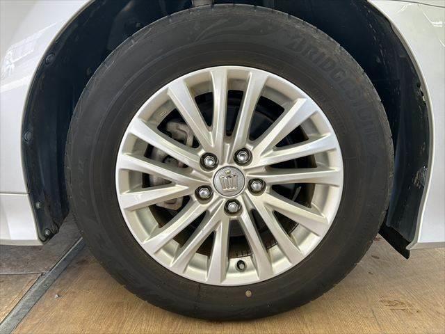 クラウンハイブリッド ロイヤルサルーン　純正ＳＤナビ　バックカメラ　ＬＥＤヘッドライト　ＥＴＣ　パワーシート　Ｂｌｕｅｔｏｏｔｈ対応　シートヒーター　盗難防止装置　スマートキー　電動格納ミラー　クルーズコントロール　フォグランプ（14枚目）