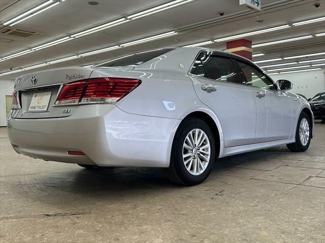 クラウンハイブリッド ロイヤルサルーン　純正ＳＤナビ　バックカメラ　ＬＥＤヘッドライト　ＥＴＣ　パワーシート　Ｂｌｕｅｔｏｏｔｈ対応　シートヒーター　盗難防止装置　スマートキー　電動格納ミラー　クルーズコントロール　フォグランプ（19枚目）