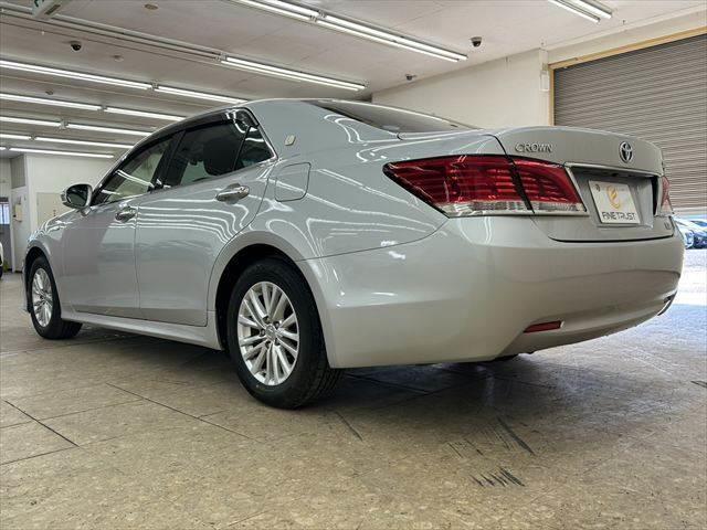 クラウンハイブリッド ロイヤルサルーン　純正ＳＤナビ　バックカメラ　ＬＥＤヘッドライト　ＥＴＣ　パワーシート　Ｂｌｕｅｔｏｏｔｈ対応　シートヒーター　盗難防止装置　スマートキー　電動格納ミラー　クルーズコントロール　フォグランプ（20枚目）