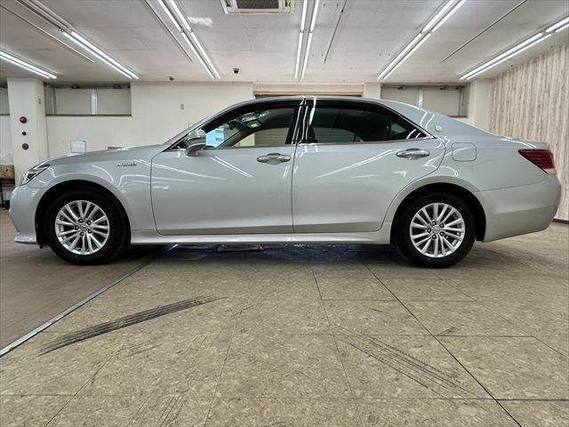 クラウンハイブリッド ロイヤルサルーン　純正ＳＤナビ　バックカメラ　ＬＥＤヘッドライト　ＥＴＣ　パワーシート　Ｂｌｕｅｔｏｏｔｈ対応　シートヒーター　盗難防止装置　スマートキー　電動格納ミラー　クルーズコントロール　フォグランプ（21枚目）