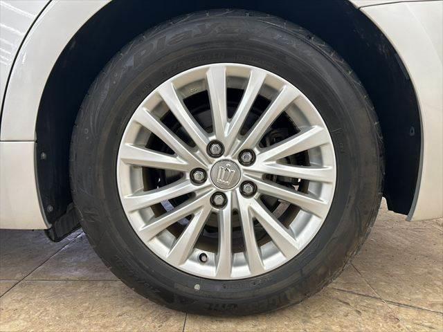 クラウンハイブリッド ロイヤルサルーン　純正ＳＤナビ　バックカメラ　ＬＥＤヘッドライト　ＥＴＣ　パワーシート　Ｂｌｕｅｔｏｏｔｈ対応　シートヒーター　盗難防止装置　スマートキー　電動格納ミラー　クルーズコントロール　フォグランプ（29枚目）