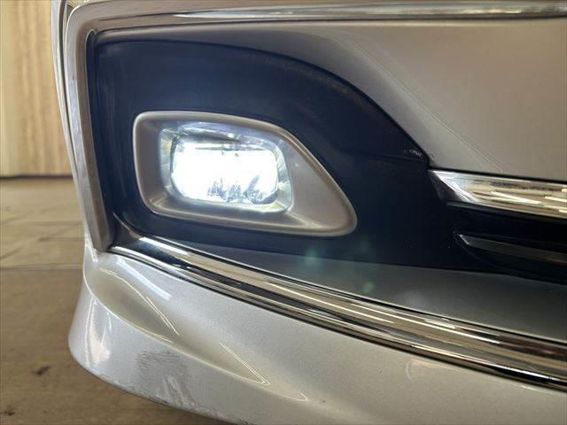 クラウンハイブリッド ロイヤルサルーン　純正ＳＤナビ　バックカメラ　ＬＥＤヘッドライト　ＥＴＣ　パワーシート　Ｂｌｕｅｔｏｏｔｈ対応　シートヒーター　盗難防止装置　スマートキー　電動格納ミラー　クルーズコントロール　フォグランプ（32枚目）