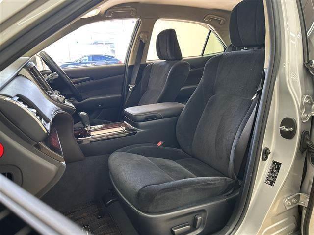 クラウンハイブリッド ロイヤルサルーン　純正ＳＤナビ　バックカメラ　ＬＥＤヘッドライト　ＥＴＣ　パワーシート　Ｂｌｕｅｔｏｏｔｈ対応　シートヒーター　盗難防止装置　スマートキー　電動格納ミラー　クルーズコントロール　フォグランプ（35枚目）