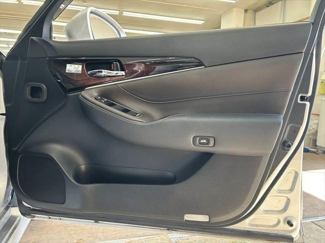 クラウンハイブリッド ロイヤルサルーン　純正ＳＤナビ　バックカメラ　ＬＥＤヘッドライト　ＥＴＣ　パワーシート　Ｂｌｕｅｔｏｏｔｈ対応　シートヒーター　盗難防止装置　スマートキー　電動格納ミラー　クルーズコントロール　フォグランプ（51枚目）