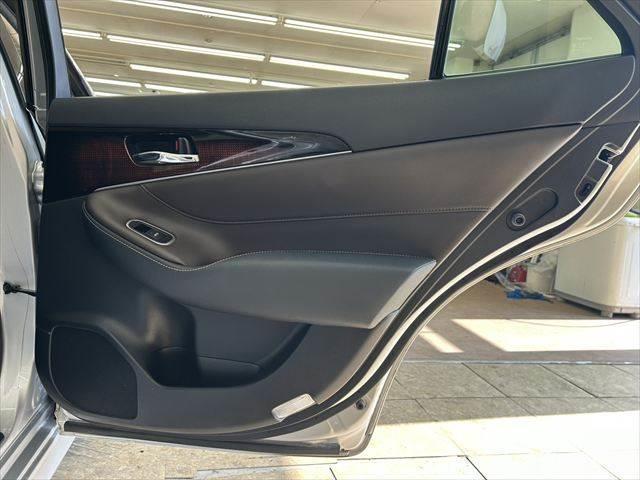 クラウンハイブリッド ロイヤルサルーン　純正ＳＤナビ　バックカメラ　ＬＥＤヘッドライト　ＥＴＣ　パワーシート　Ｂｌｕｅｔｏｏｔｈ対応　シートヒーター　盗難防止装置　スマートキー　電動格納ミラー　クルーズコントロール　フォグランプ（54枚目）