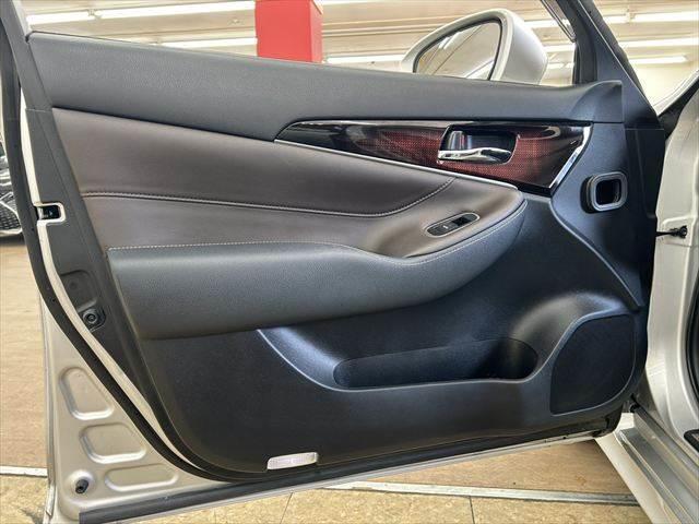 クラウンハイブリッド ロイヤルサルーン　純正ＳＤナビ　バックカメラ　ＬＥＤヘッドライト　ＥＴＣ　パワーシート　Ｂｌｕｅｔｏｏｔｈ対応　シートヒーター　盗難防止装置　スマートキー　電動格納ミラー　クルーズコントロール　フォグランプ（57枚目）