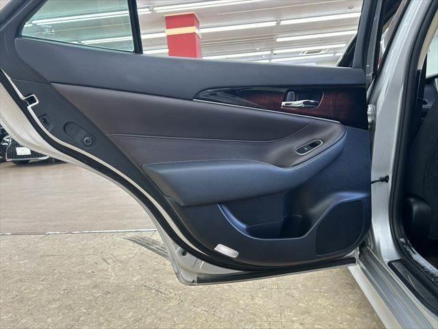 クラウンハイブリッド ロイヤルサルーン　純正ＳＤナビ　バックカメラ　ＬＥＤヘッドライト　ＥＴＣ　パワーシート　Ｂｌｕｅｔｏｏｔｈ対応　シートヒーター　盗難防止装置　スマートキー　電動格納ミラー　クルーズコントロール　フォグランプ（60枚目）