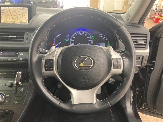 ＣＴ ＣＴ２００ｈ　バージョンＣ　純正ＳＤナビ　クルーズコントロール　バックカメラ　ＨＩＤヘッドライト　フルセグＴＶ　シートヒーター　Ｂｌｕｅｔｏｏｔｈ　禁煙車　ＥＴＣ　スマートキー　ＤＶＤ再生　ドライブレコーダー　盗難防止装置（9枚目）