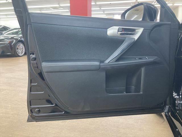 ＣＴ ＣＴ２００ｈ　バージョンＣ　純正ＳＤナビ　クルーズコントロール　バックカメラ　ＨＩＤヘッドライト　フルセグＴＶ　シートヒーター　Ｂｌｕｅｔｏｏｔｈ　禁煙車　ＥＴＣ　スマートキー　ＤＶＤ再生　ドライブレコーダー　盗難防止装置（52枚目）