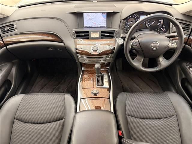 フーガ ３７０ＧＴ　純正ＨＤＤナビ　バックカメラ　サイドカメラ　フルセグＴＶ　ＨＩＤヘッドライト　Ｂｌｕｅｔｏｏｔｈ対応　ＥＴＣ　ミュージックサーバー　パワーシート　オットマン　スマートキー　ＭＴモード付ＡＴ（3枚目）