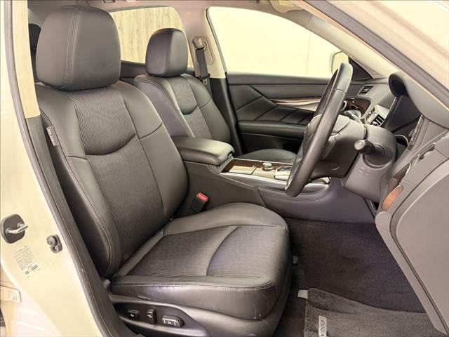 フーガ ３７０ＧＴ　純正ＨＤＤナビ　バックカメラ　サイドカメラ　フルセグＴＶ　ＨＩＤヘッドライト　Ｂｌｕｅｔｏｏｔｈ対応　ＥＴＣ　ミュージックサーバー　パワーシート　オットマン　スマートキー　ＭＴモード付ＡＴ（7枚目）