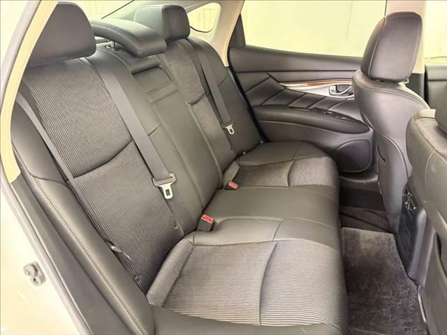 フーガ ３７０ＧＴ　純正ＨＤＤナビ　バックカメラ　サイドカメラ　フルセグＴＶ　ＨＩＤヘッドライト　Ｂｌｕｅｔｏｏｔｈ対応　ＥＴＣ　ミュージックサーバー　パワーシート　オットマン　スマートキー　ＭＴモード付ＡＴ（8枚目）