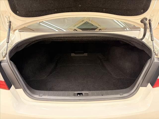 フーガ ３７０ＧＴ　純正ＨＤＤナビ　バックカメラ　サイドカメラ　フルセグＴＶ　ＨＩＤヘッドライト　Ｂｌｕｅｔｏｏｔｈ対応　ＥＴＣ　ミュージックサーバー　パワーシート　オットマン　スマートキー　ＭＴモード付ＡＴ（9枚目）