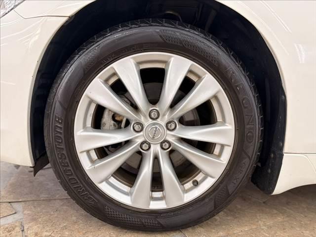 フーガ ３７０ＧＴ　純正ＨＤＤナビ　バックカメラ　サイドカメラ　フルセグＴＶ　ＨＩＤヘッドライト　Ｂｌｕｅｔｏｏｔｈ対応　ＥＴＣ　ミュージックサーバー　パワーシート　オットマン　スマートキー　ＭＴモード付ＡＴ（13枚目）