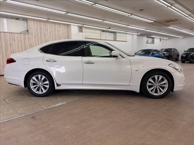 フーガ ３７０ＧＴ　純正ＨＤＤナビ　バックカメラ　サイドカメラ　フルセグＴＶ　ＨＩＤヘッドライト　Ｂｌｕｅｔｏｏｔｈ対応　ＥＴＣ　ミュージックサーバー　パワーシート　オットマン　スマートキー　ＭＴモード付ＡＴ（16枚目）