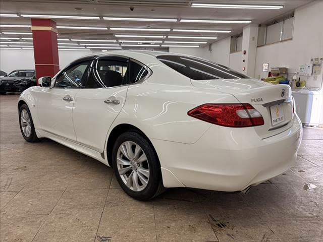 フーガ ３７０ＧＴ　純正ＨＤＤナビ　バックカメラ　サイドカメラ　フルセグＴＶ　ＨＩＤヘッドライト　Ｂｌｕｅｔｏｏｔｈ対応　ＥＴＣ　ミュージックサーバー　パワーシート　オットマン　スマートキー　ＭＴモード付ＡＴ（19枚目）