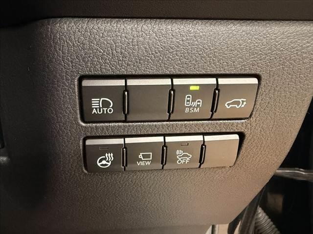 ＮＸ ＮＸ３００ｈ　バージョンＬ　禁煙車　３眼ＬＥＤヘッドライト　パワーバックドア　純正ＳＤナビ　ＵＳＢポート　ブルートゥース　衝突軽減ブレーキ　本革シート　レーダークルーズコントロール　バックカメラ　シートヒーター　シートエアコン（7枚目）