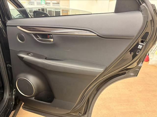 ＮＸ ＮＸ３００ｈ　バージョンＬ　禁煙車　３眼ＬＥＤヘッドライト　パワーバックドア　純正ＳＤナビ　ＵＳＢポート　ブルートゥース　衝突軽減ブレーキ　本革シート　レーダークルーズコントロール　バックカメラ　シートヒーター　シートエアコン（58枚目）