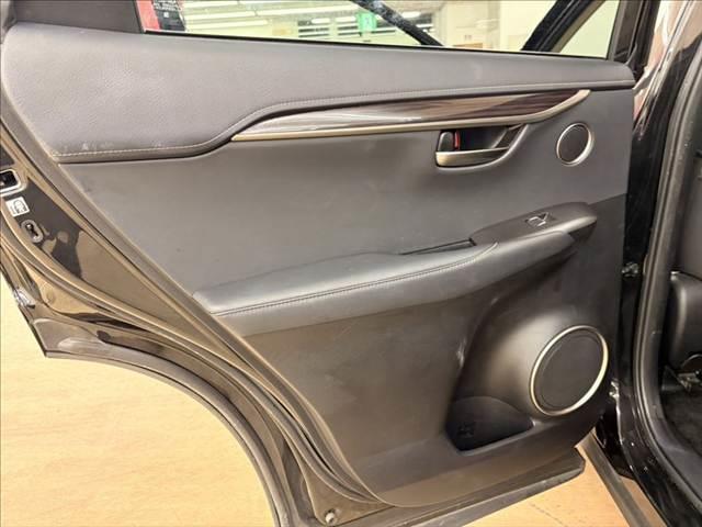 ＮＸ ＮＸ３００ｈ　バージョンＬ　禁煙車　３眼ＬＥＤヘッドライト　パワーバックドア　純正ＳＤナビ　ＵＳＢポート　ブルートゥース　衝突軽減ブレーキ　本革シート　レーダークルーズコントロール　バックカメラ　シートヒーター　シートエアコン（64枚目）