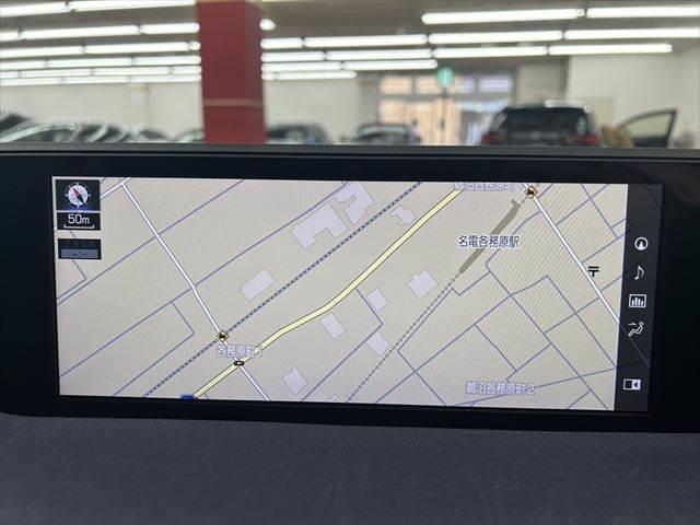 ＵＸ ＵＸ２５０ｈ　バージョンＬ　サンルーフ　本革シート　シートヒーター　シートエアコン　純正１０．３インチナビ　レーダークルーズコントロール　３眼ＬＥＤヘッドライト　衝突軽減ブレーキ　Ｂｌｕｅｔｏｏｔｈ　パワーシート　全周囲カメラ（4枚目）