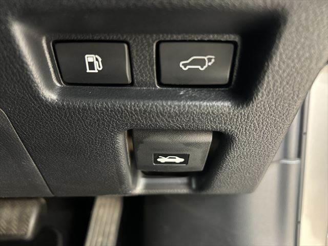 ＵＸ ＵＸ２５０ｈ　バージョンＬ　サンルーフ　本革シート　シートヒーター　シートエアコン　純正１０．３インチナビ　レーダークルーズコントロール　３眼ＬＥＤヘッドライト　衝突軽減ブレーキ　Ｂｌｕｅｔｏｏｔｈ　パワーシート　全周囲カメラ（8枚目）