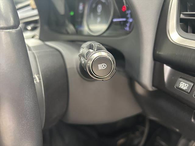 ＵＸ ＵＸ２５０ｈ　バージョンＬ　サンルーフ　本革シート　シートヒーター　シートエアコン　純正１０．３インチナビ　レーダークルーズコントロール　３眼ＬＥＤヘッドライト　衝突軽減ブレーキ　Ｂｌｕｅｔｏｏｔｈ　パワーシート　全周囲カメラ（9枚目）